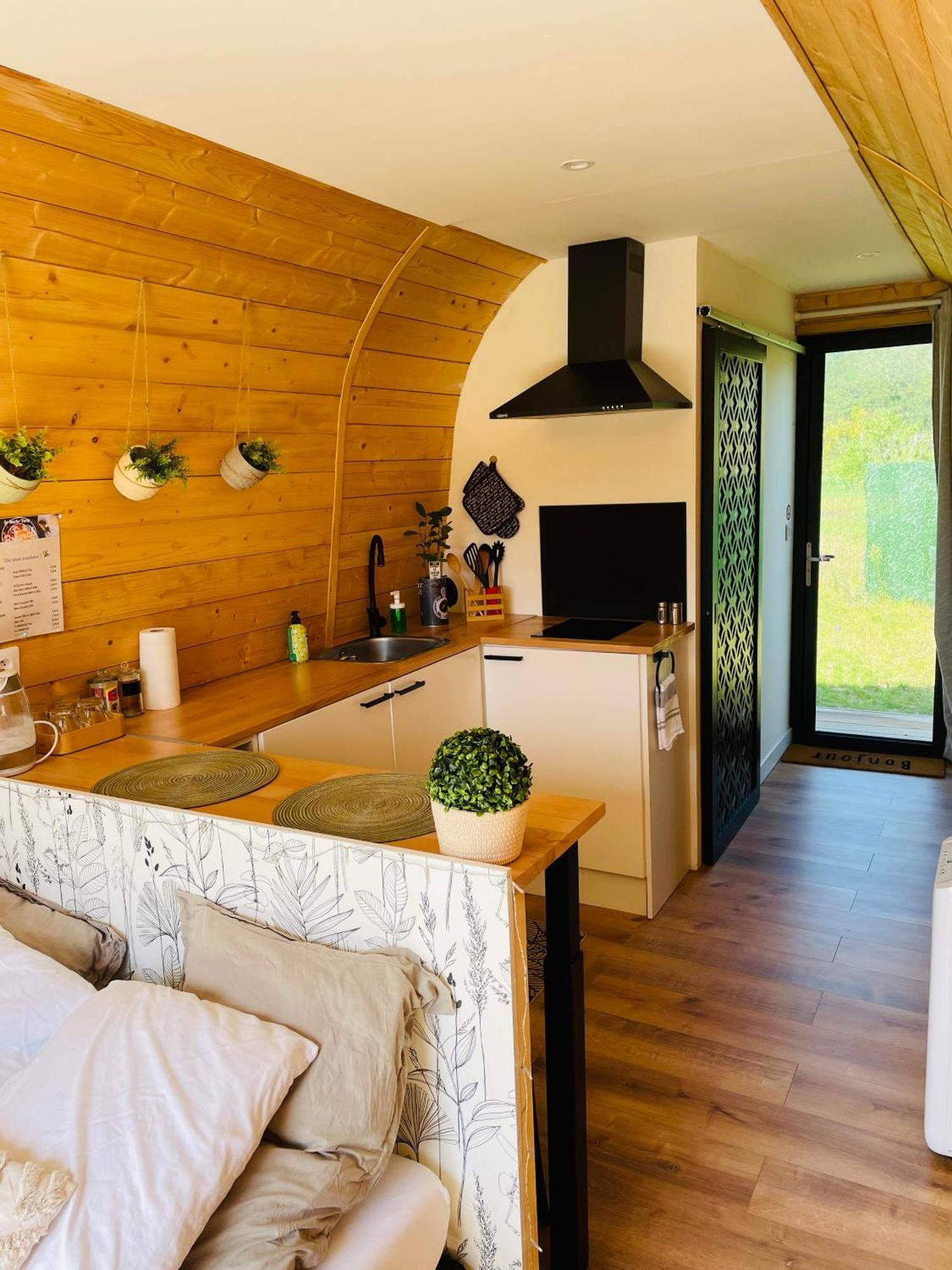 Logement Insolite : La Ruche Verte Monts-sur-Guesnes Extérieur photo