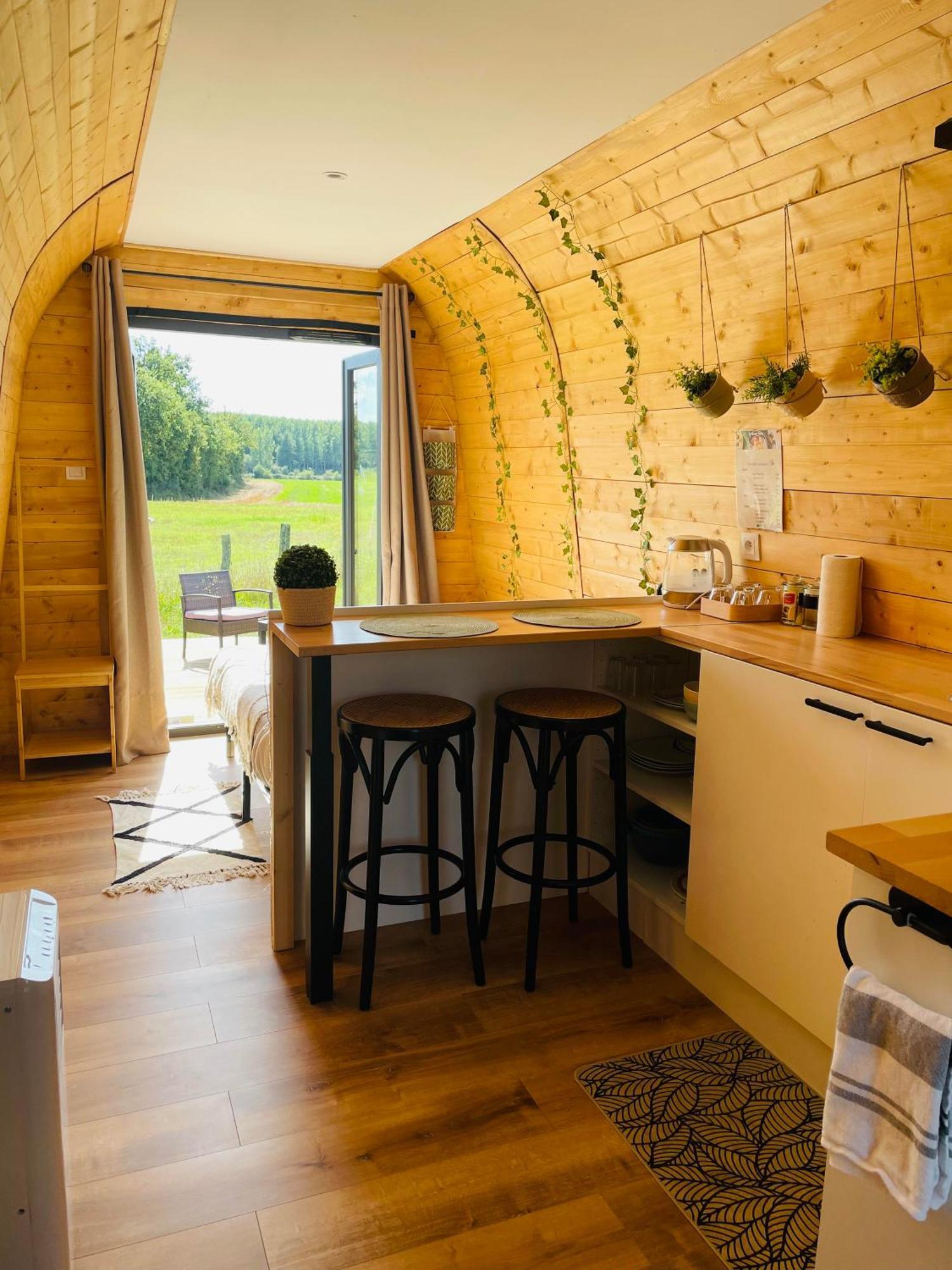 Logement Insolite : La Ruche Verte Monts-sur-Guesnes Extérieur photo