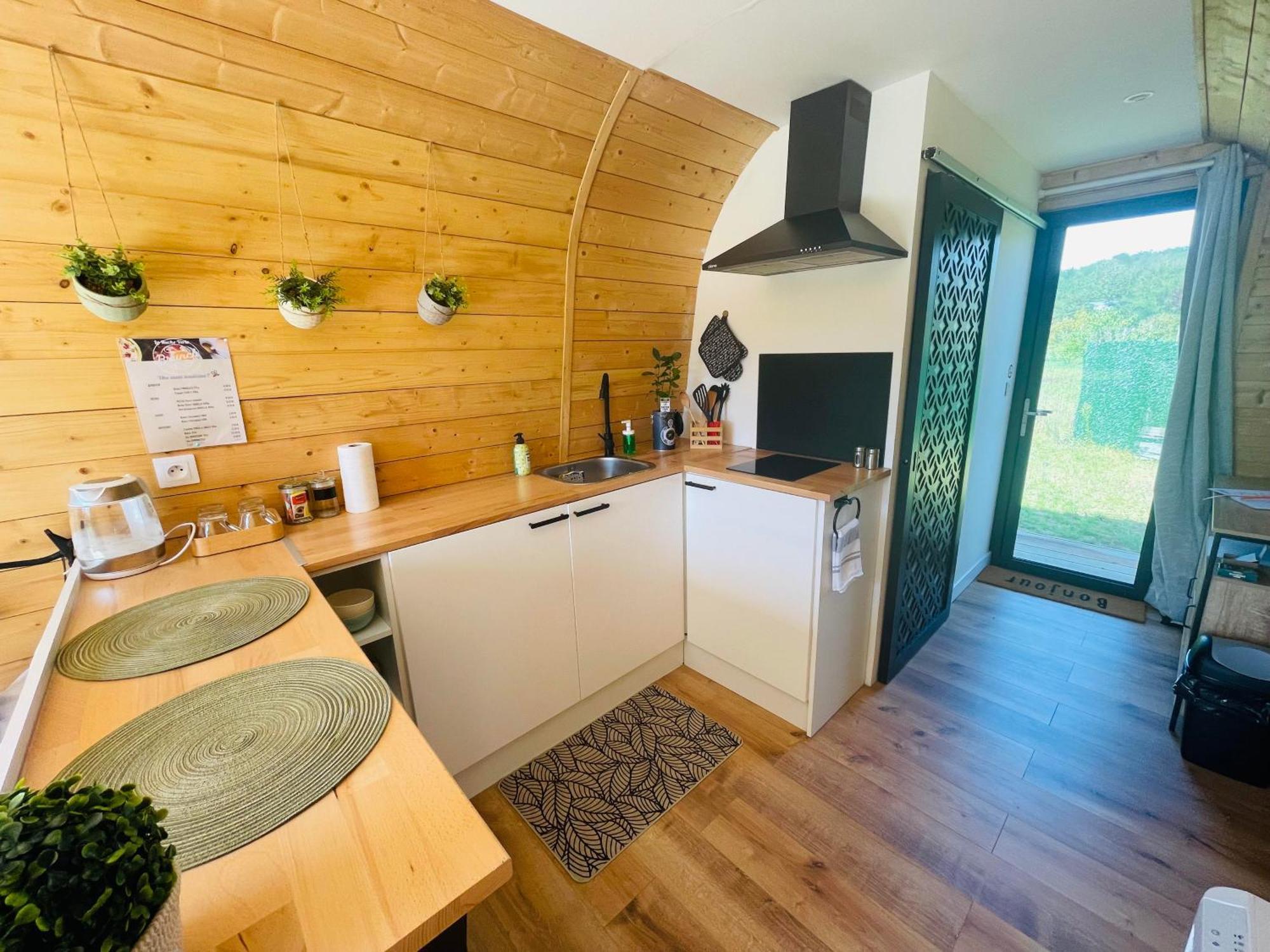 Logement Insolite : La Ruche Verte Monts-sur-Guesnes Extérieur photo