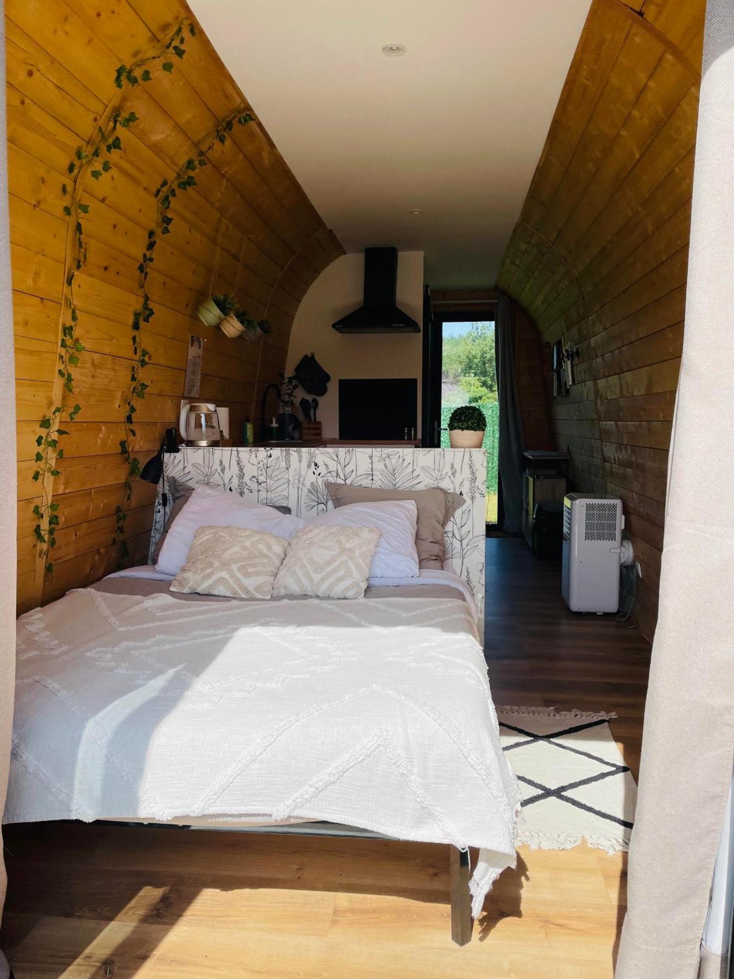 Logement Insolite : La Ruche Verte Monts-sur-Guesnes Extérieur photo