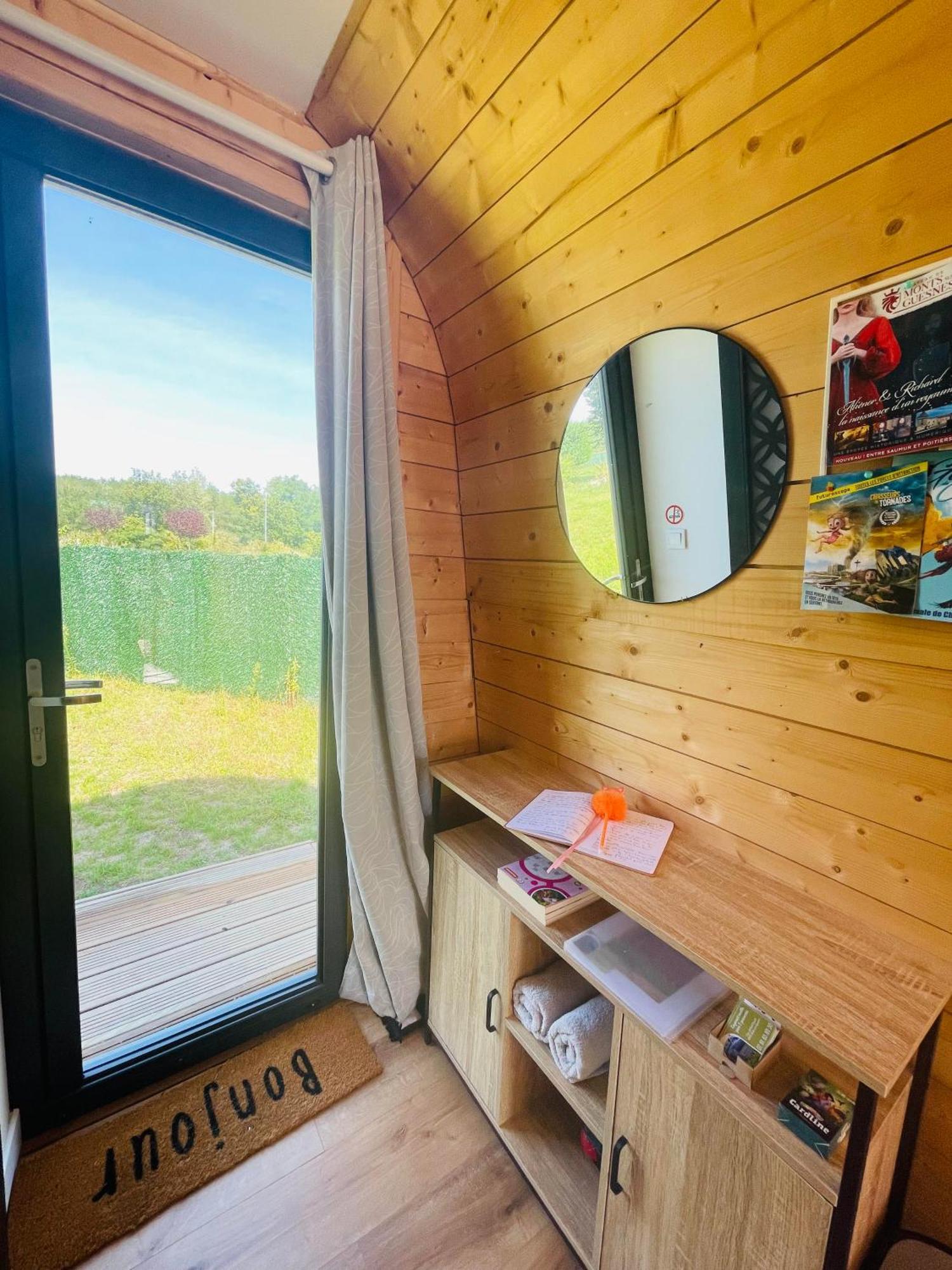 Logement Insolite : La Ruche Verte Monts-sur-Guesnes Extérieur photo